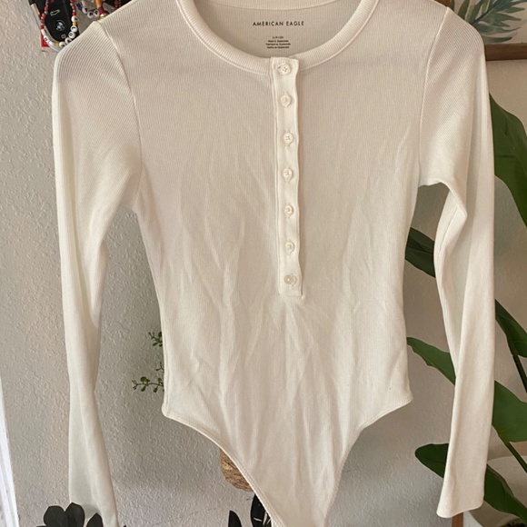 AMERICAN EAGLE OUTFITTERS - NWOT Henley Ribbed Bodysuit - Picture 4 of 7